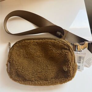 Lululemon everywhere fleece belt bag
